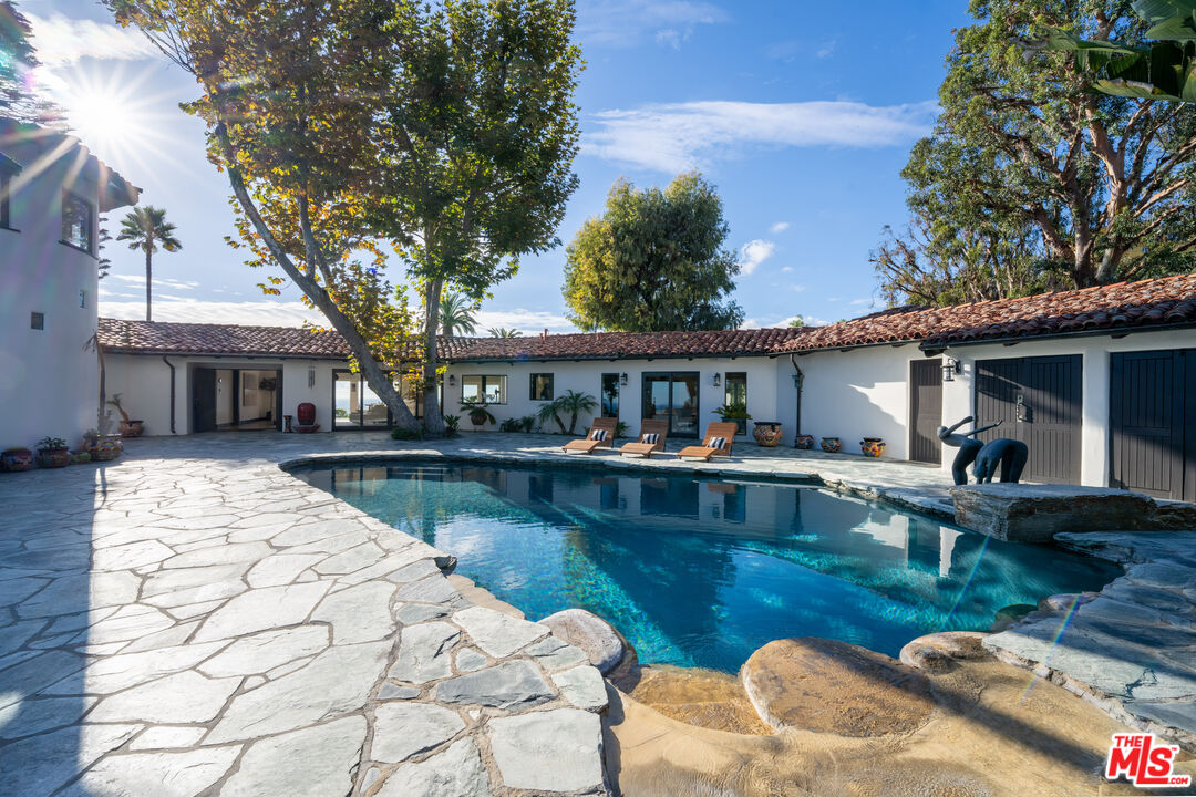 21607 Rambla Vista Dr