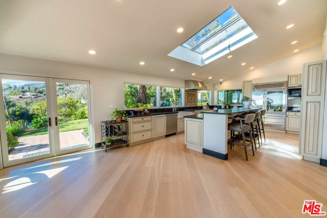 21607 Rambla Vista Dr