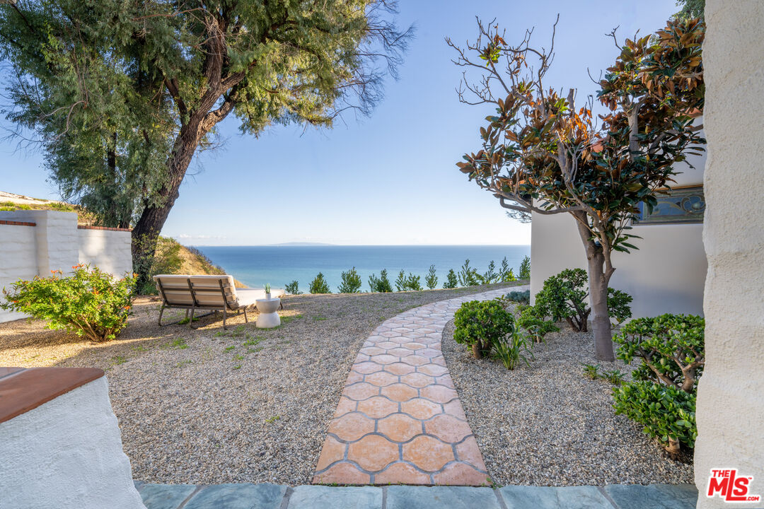 21607 Rambla Vista Dr