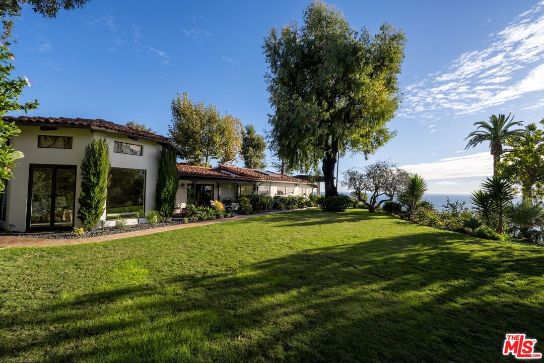 21607 Rambla Vista Dr