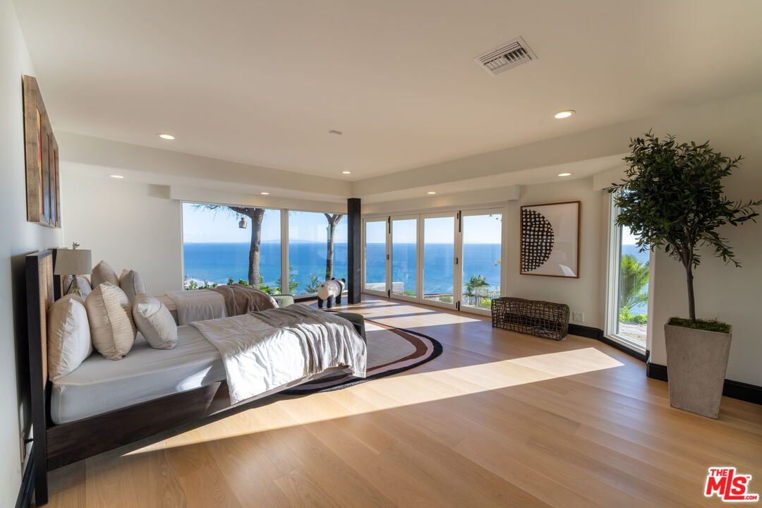 21607 Rambla Vista Dr