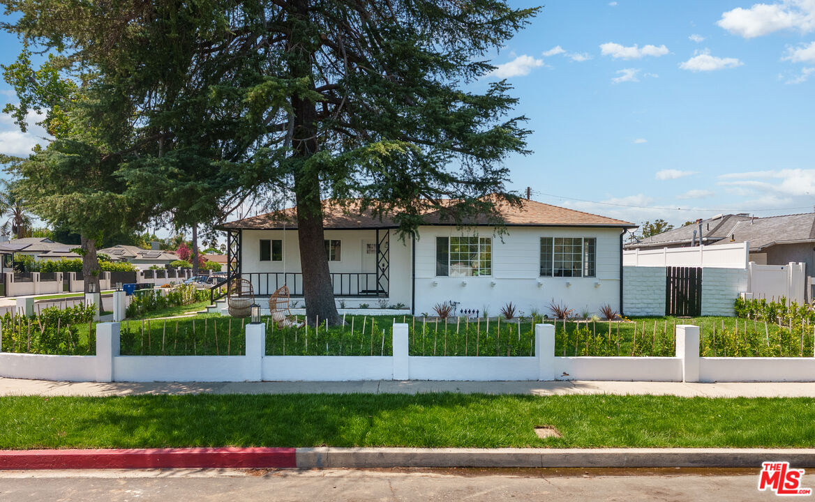 6633 Belmar Ave