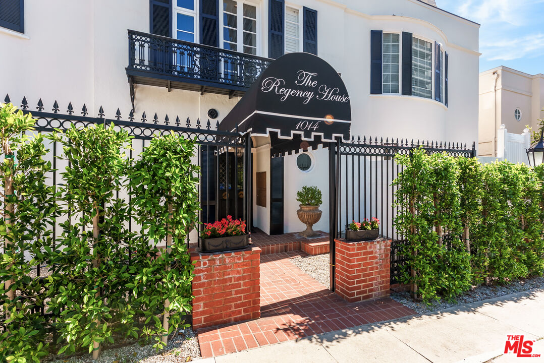 1014 N Doheny Dr
