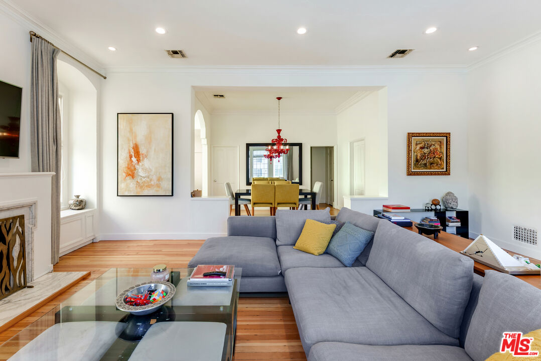 1014 N Doheny Dr