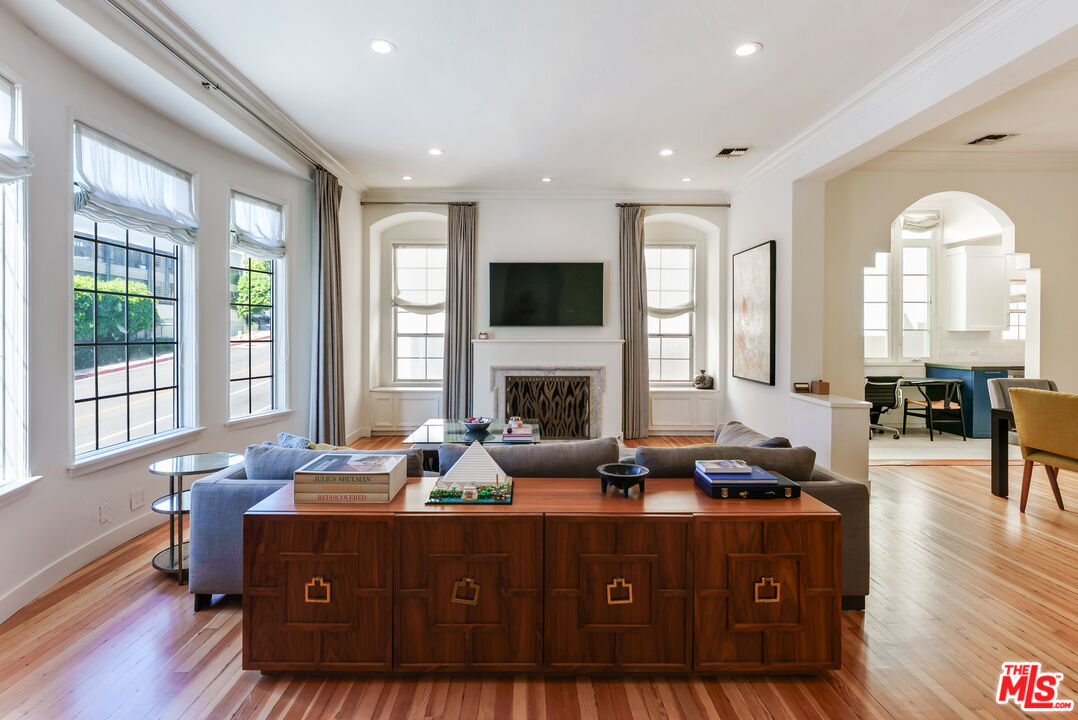 1014 N Doheny Dr