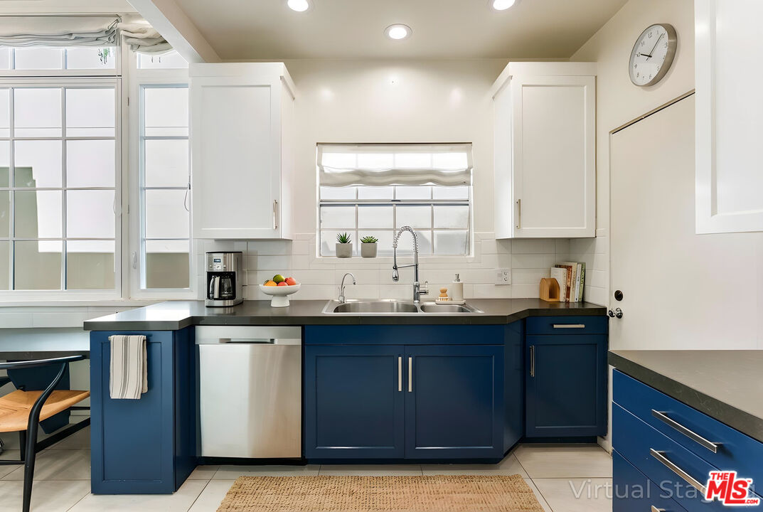1014 N Doheny Dr
