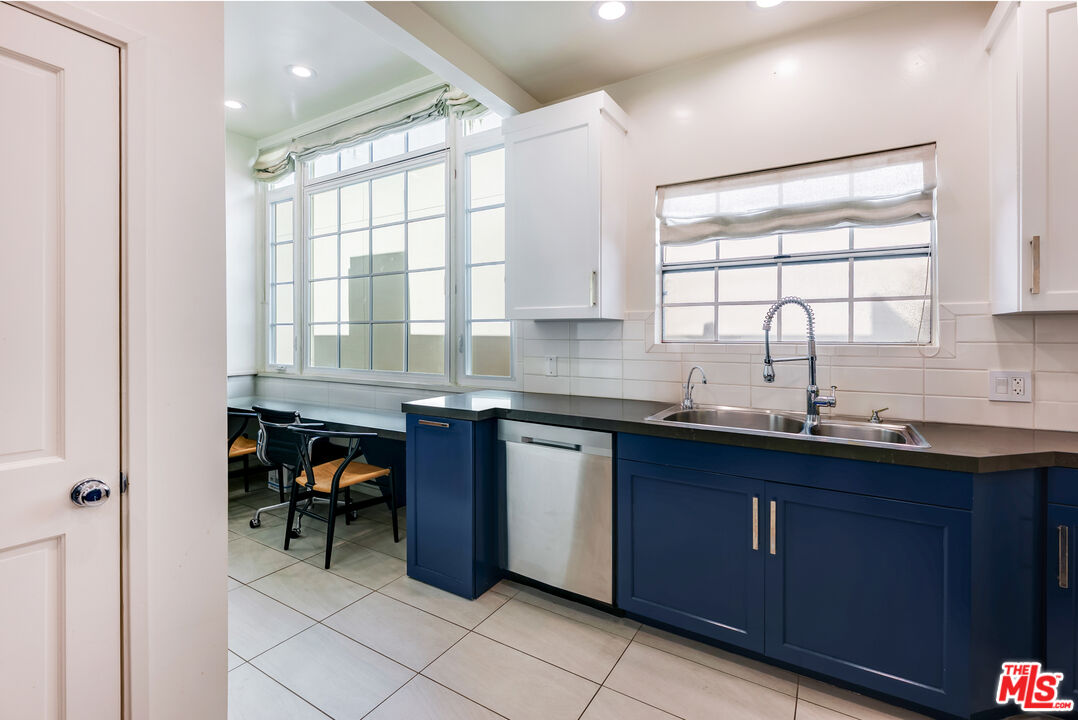 1014 N Doheny Dr