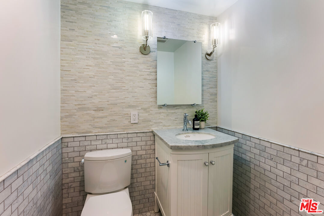 3850 Glenalbyn Dr