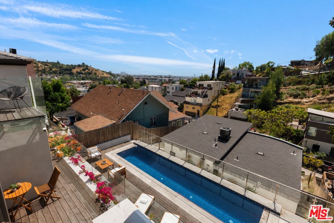 3850 Glenalbyn Dr