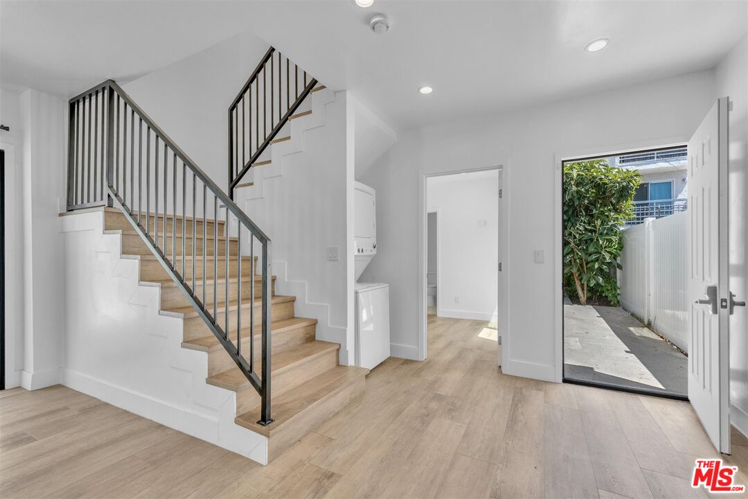 14121 Califa St