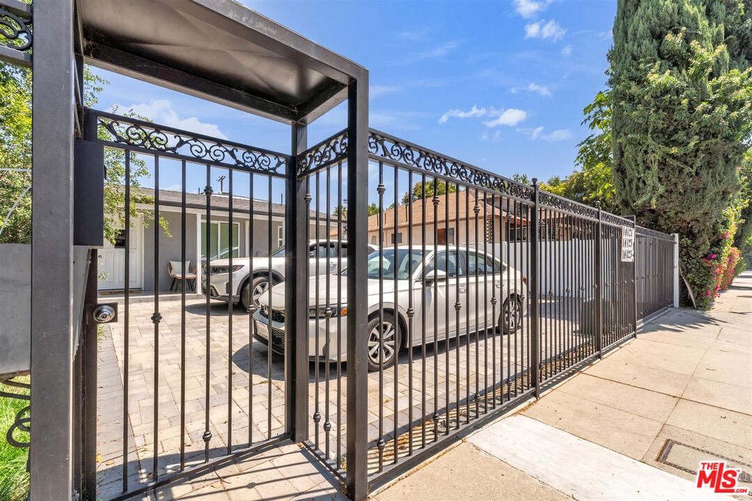 14121 Califa St