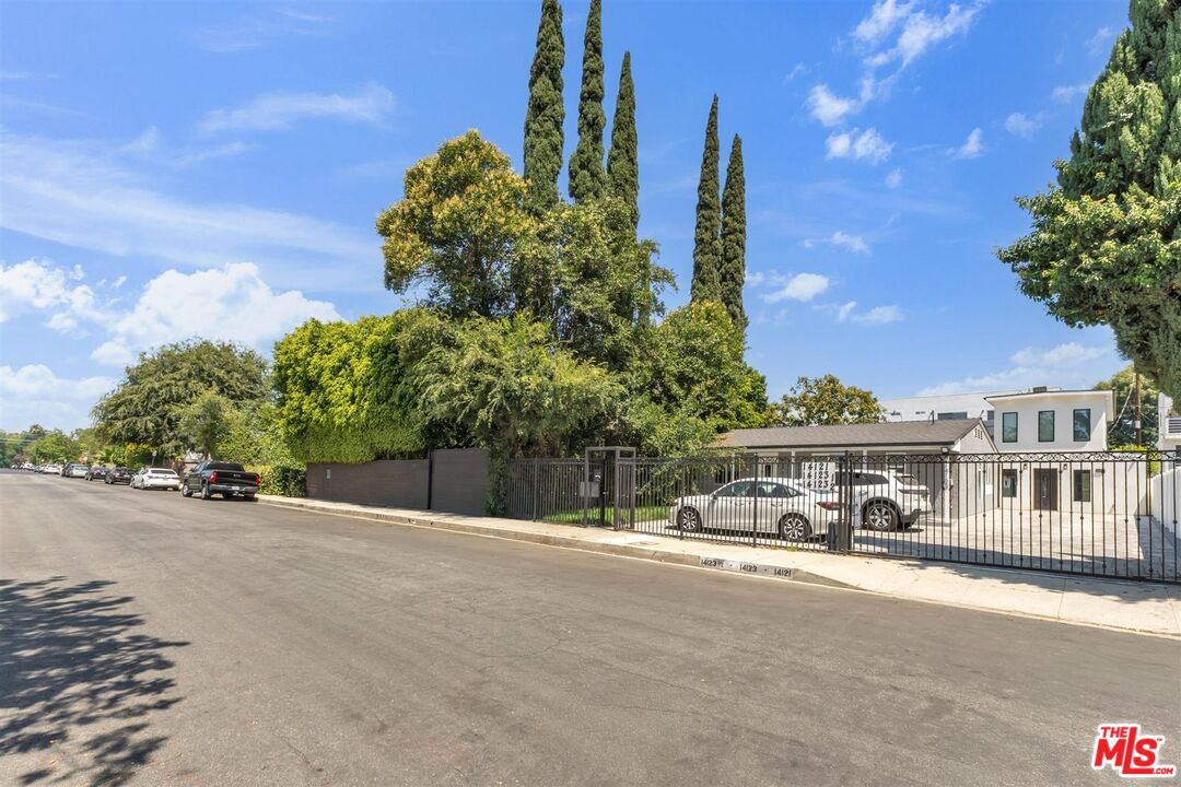 14121 Califa St