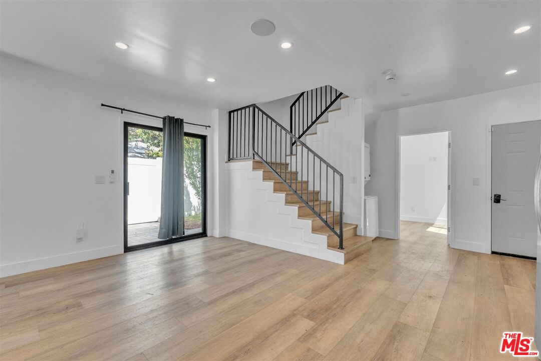 14121 Califa St
