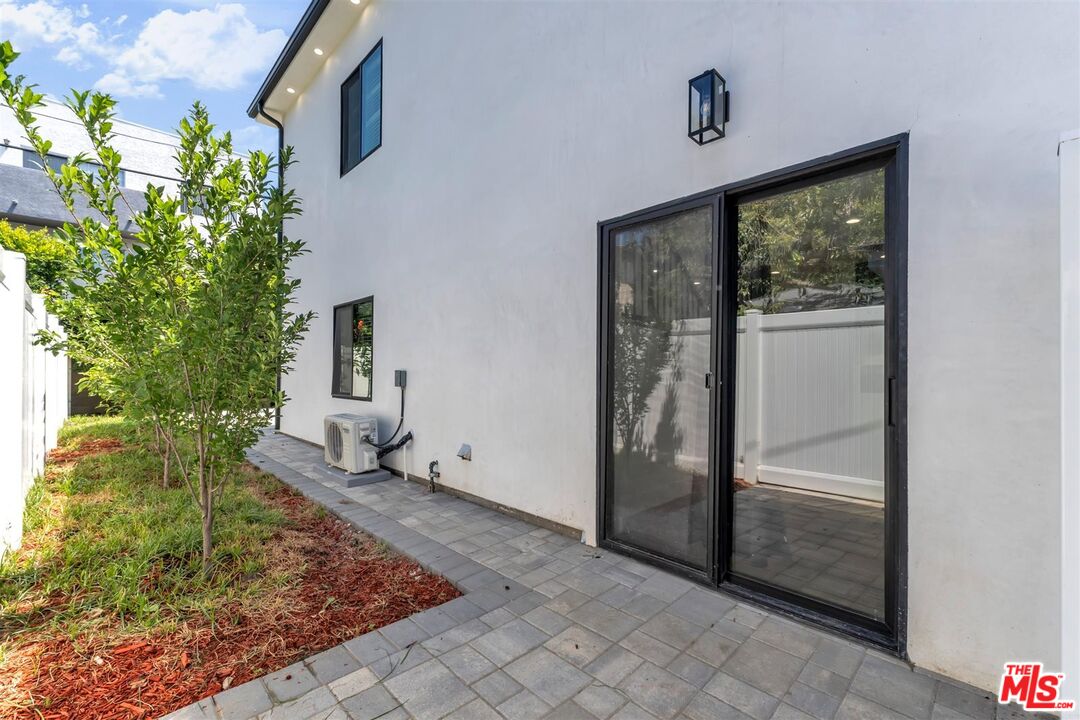14121 Califa St