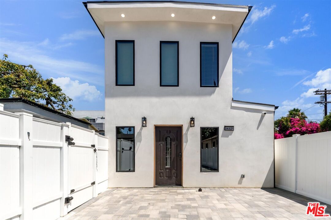 14121 Califa St