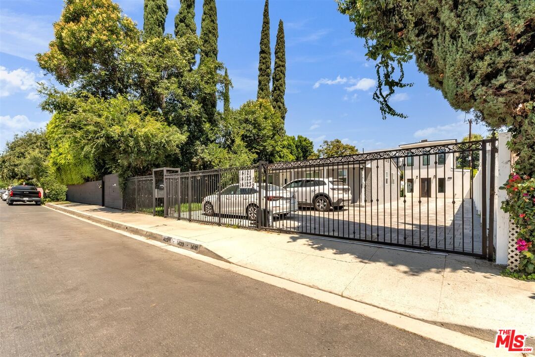 14121 Califa St