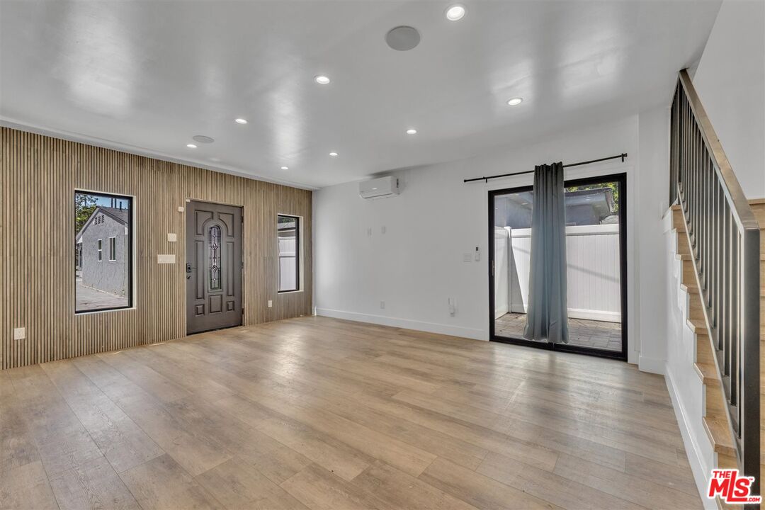 14121 Califa St