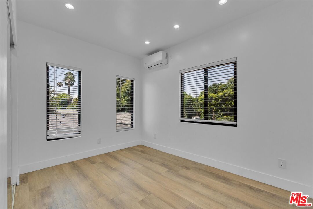 14121 Califa St