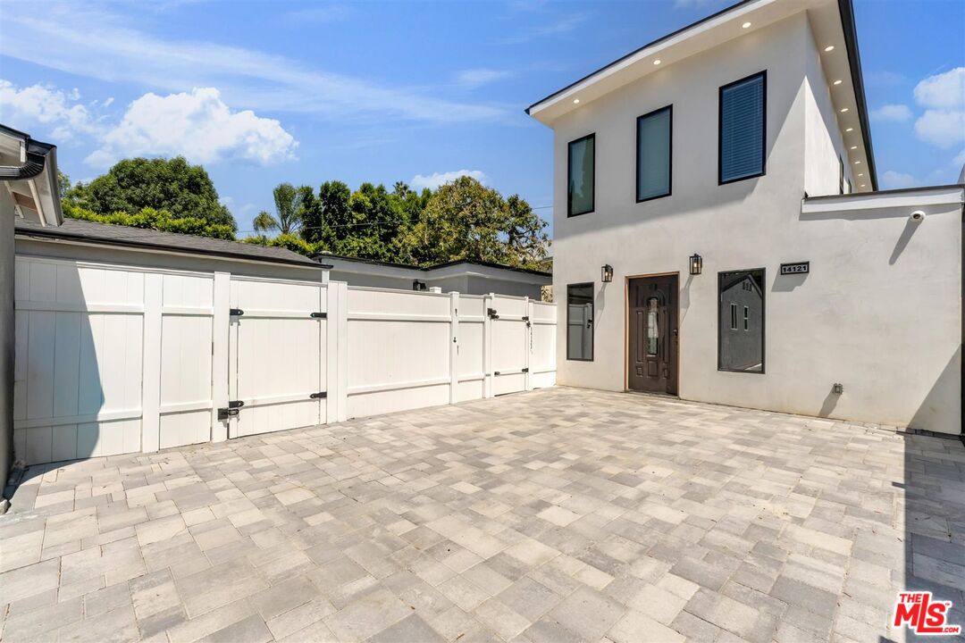 14121 Califa St