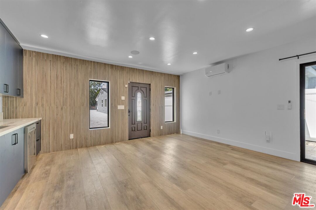 14121 Califa St