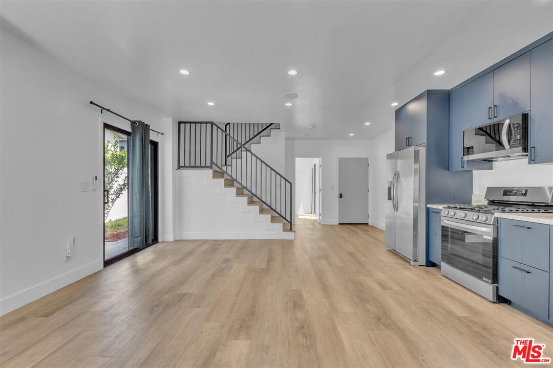 14121 Califa St