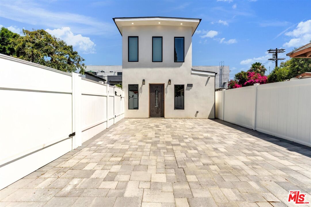 14121 Califa St