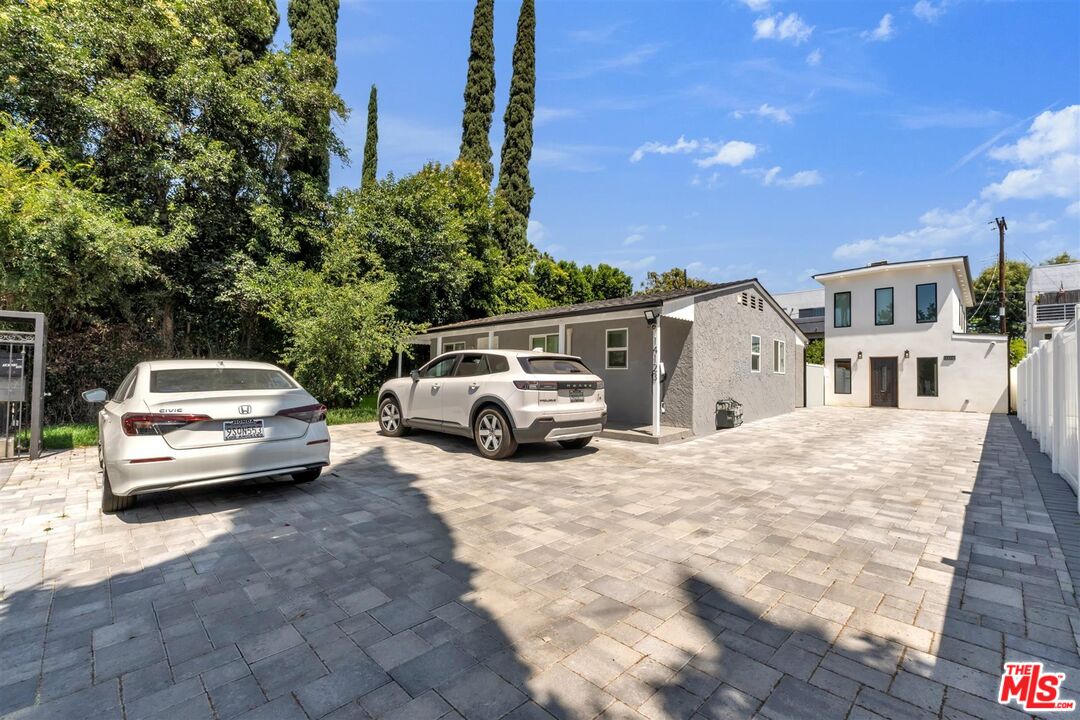 14121 Califa St