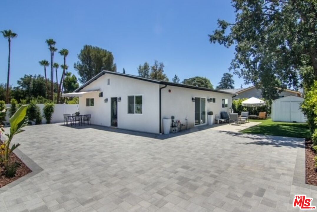 23028 Burbank Blvd