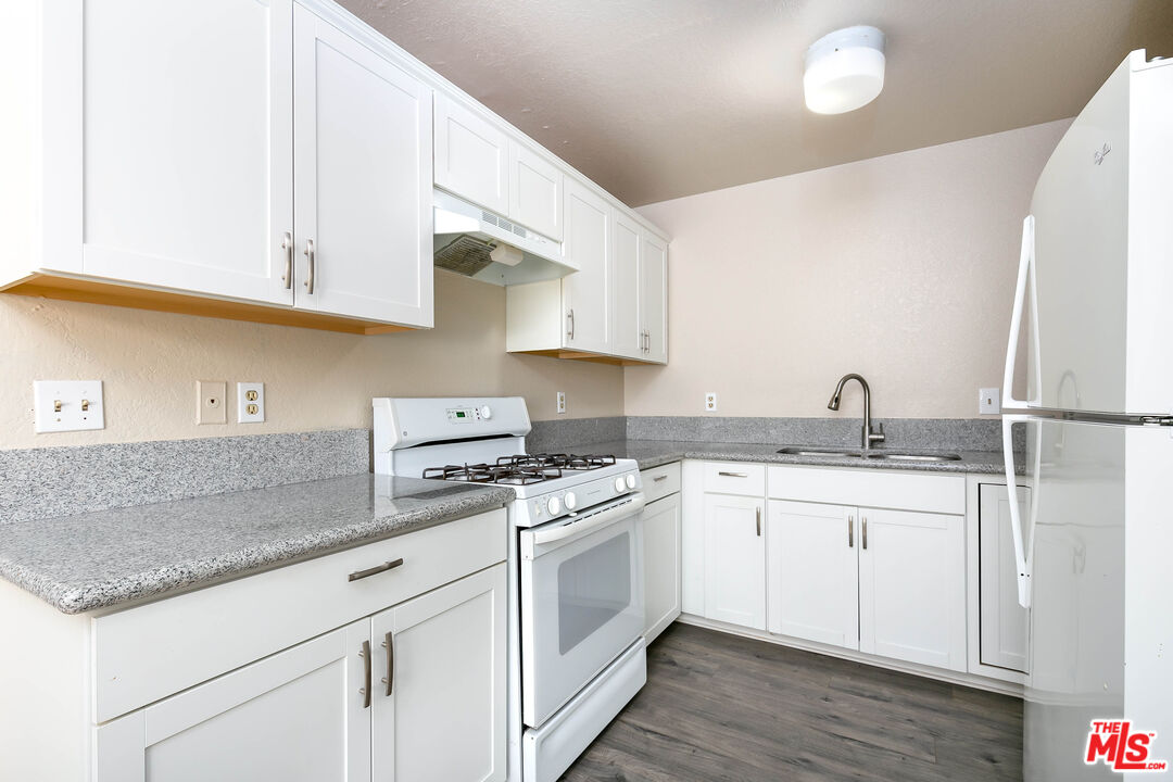 550 E Avenue H14