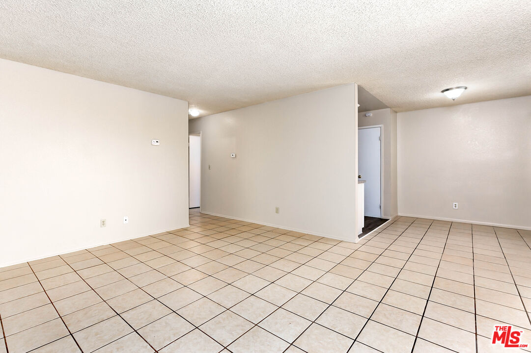 550 E Avenue H14