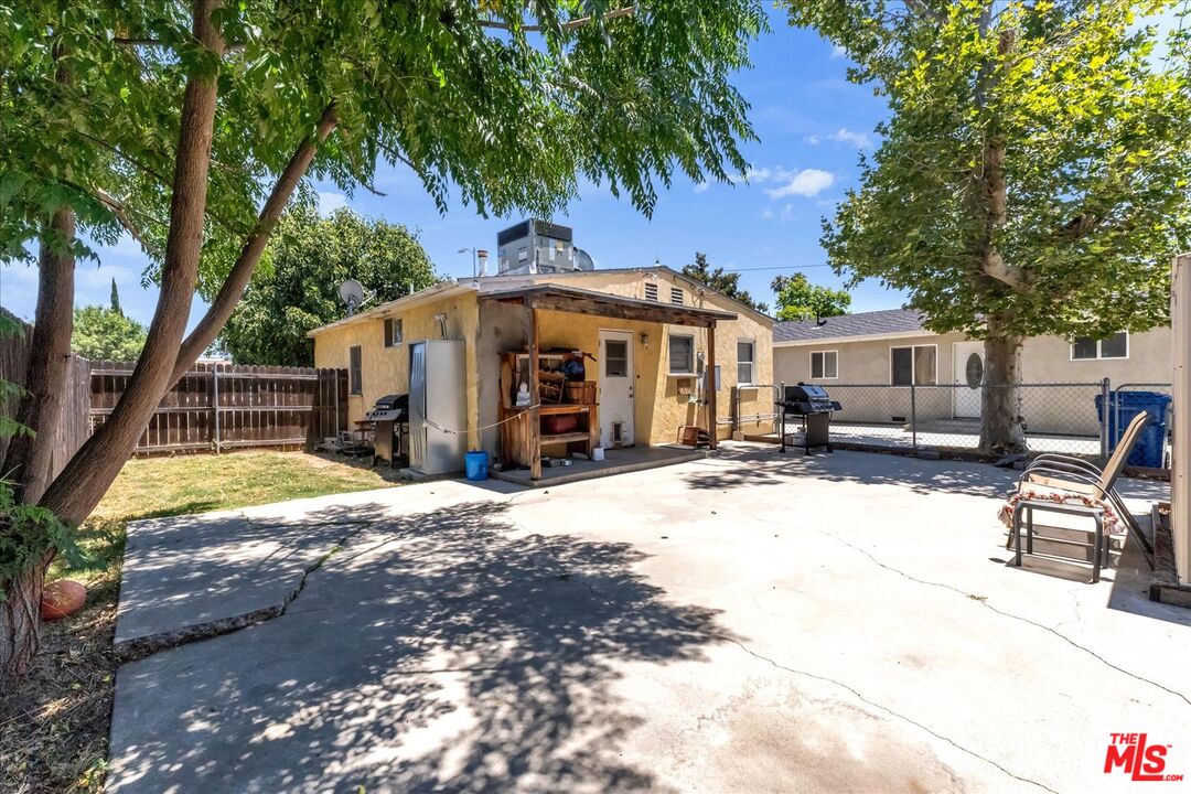 7503 White Oak Ave