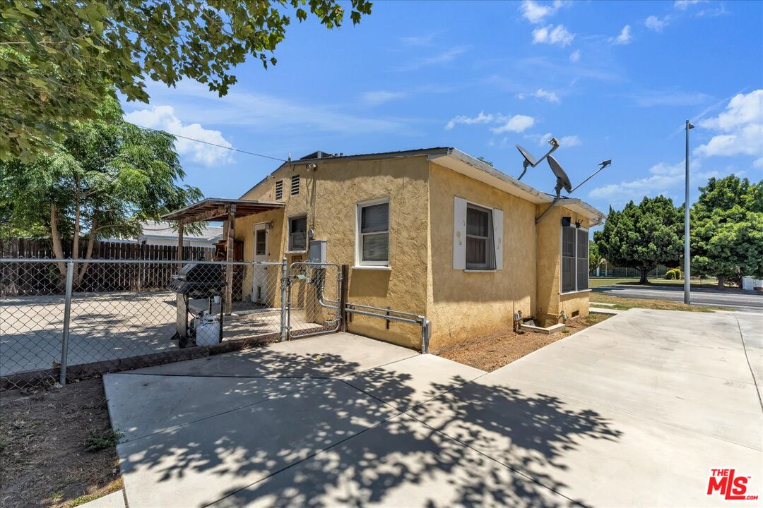 7503 White Oak Ave