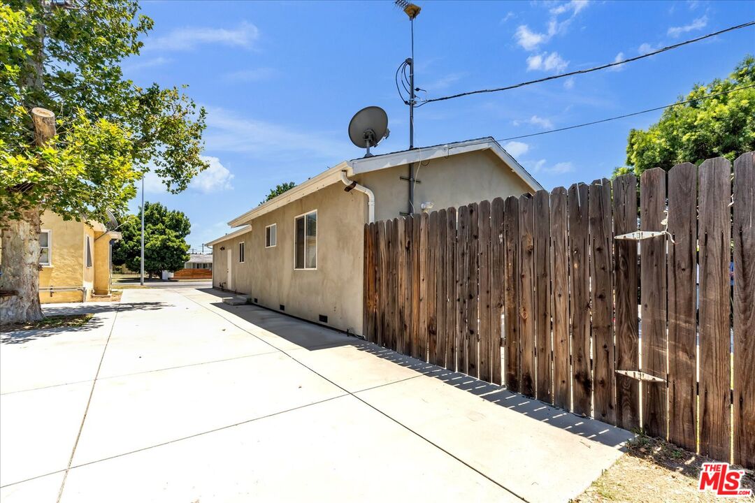 7503 White Oak Ave