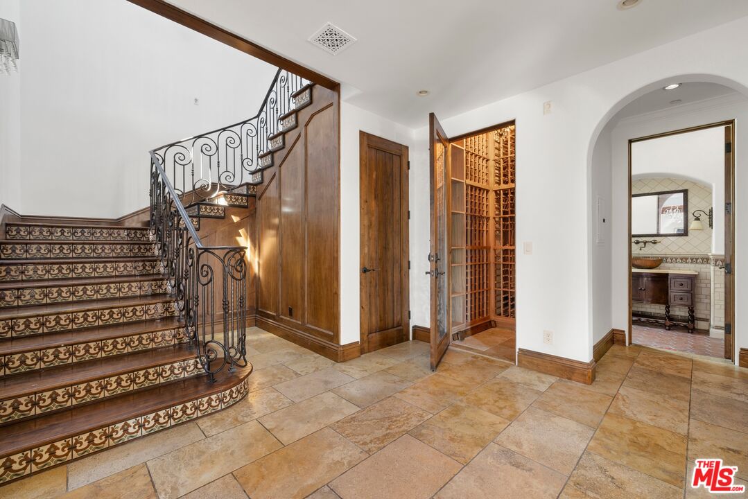 1111 Stradella Rd