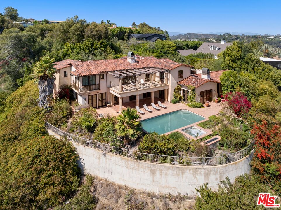 1111 Stradella Rd