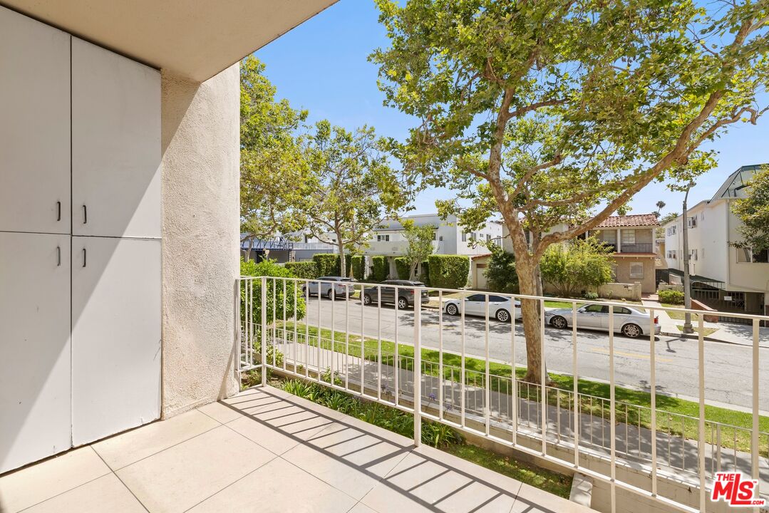 423 S Rexford Dr Unit: 106