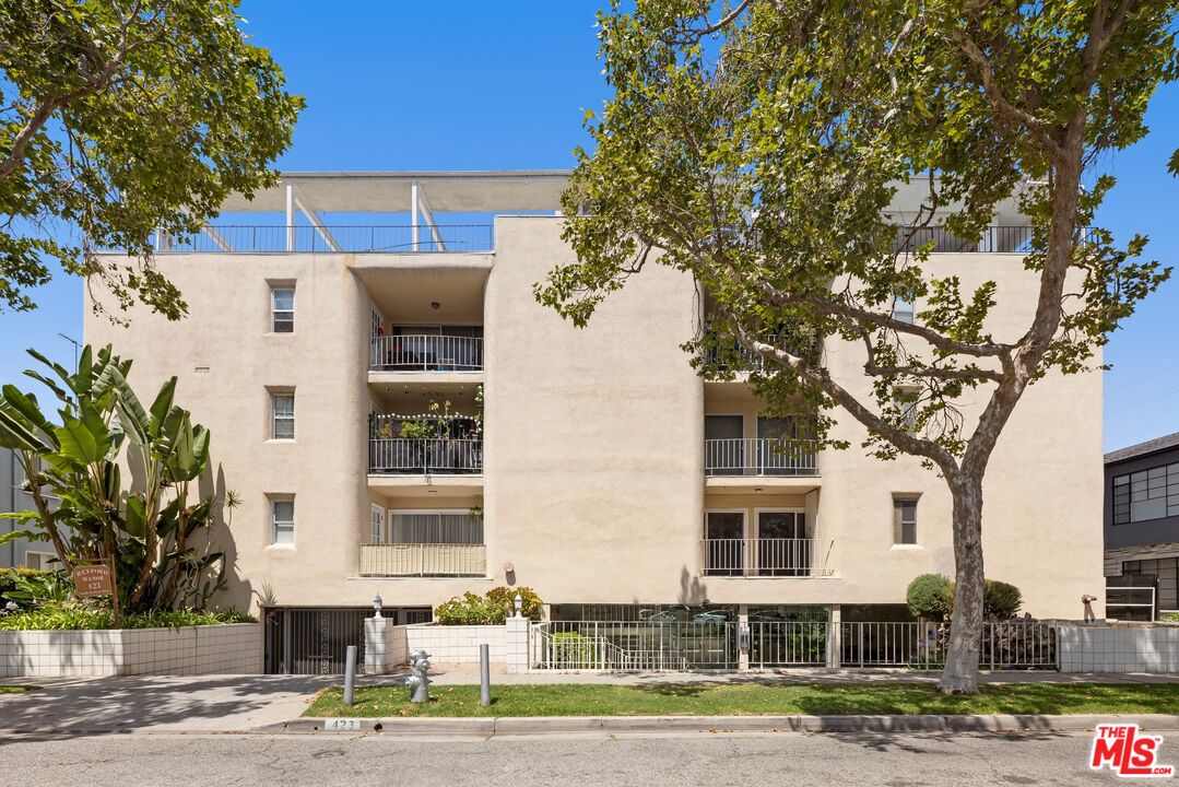 423 S Rexford Dr Unit: 106
