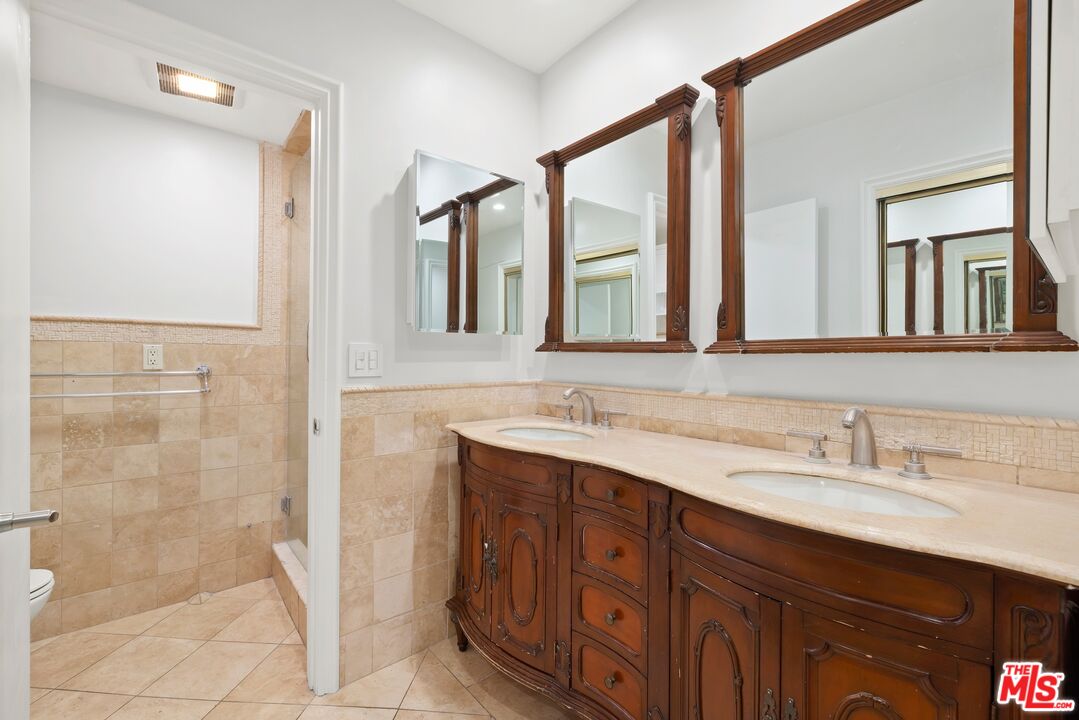 423 S Rexford Dr Unit: 106