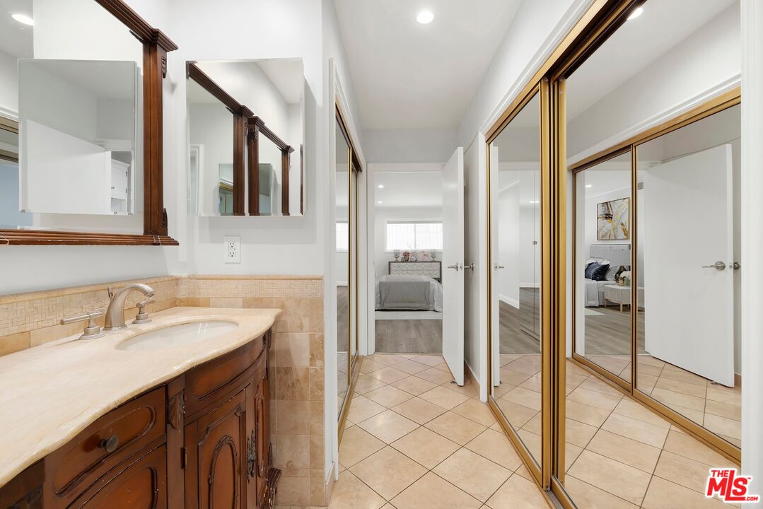 423 S Rexford Dr Unit: 106