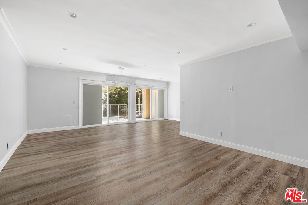 423 S Rexford Dr Unit: 106