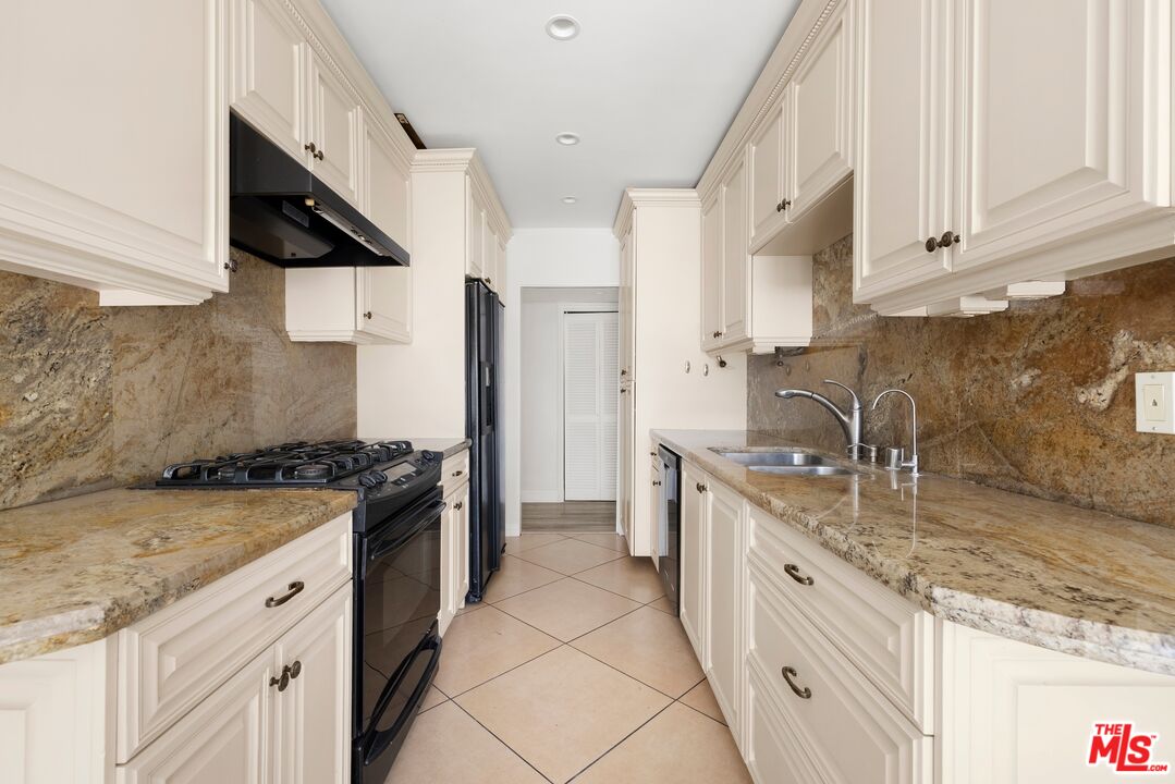423 S Rexford Dr Unit: 106