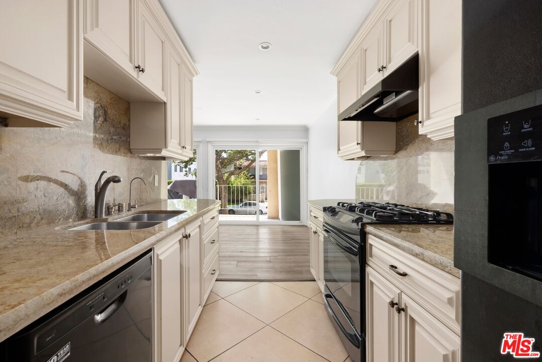 423 S Rexford Dr Unit: 106