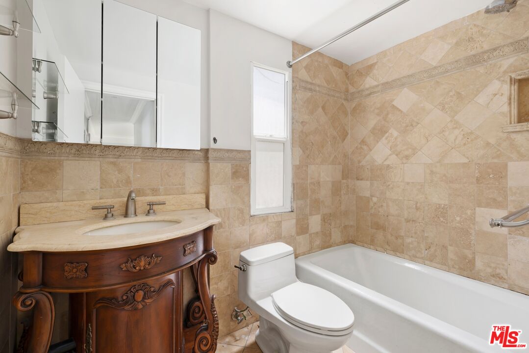 423 S Rexford Dr Unit: 106