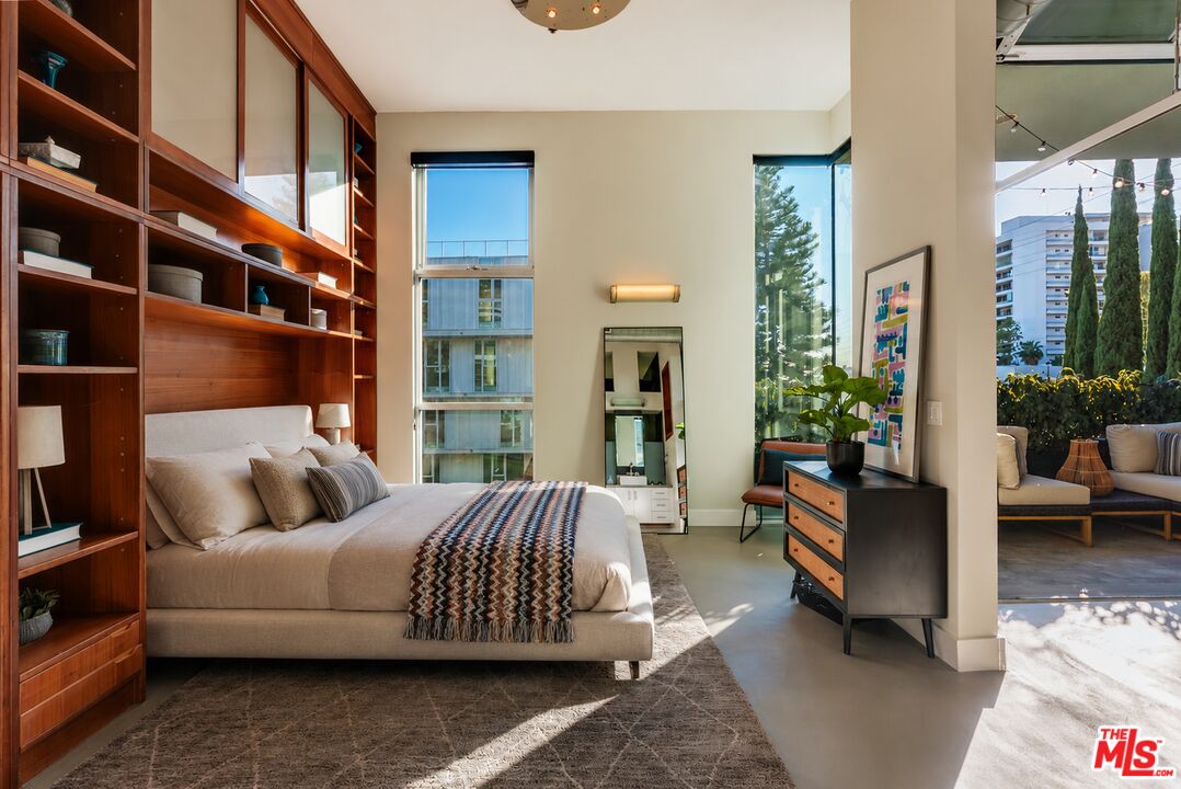 1152 N La Cienega Blvd Unit: 201