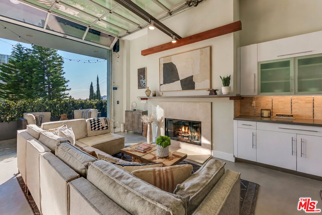 1152 N La Cienega Blvd Unit: 201