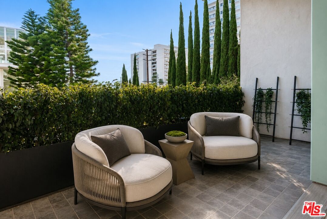 1152 N La Cienega Blvd Unit: 201