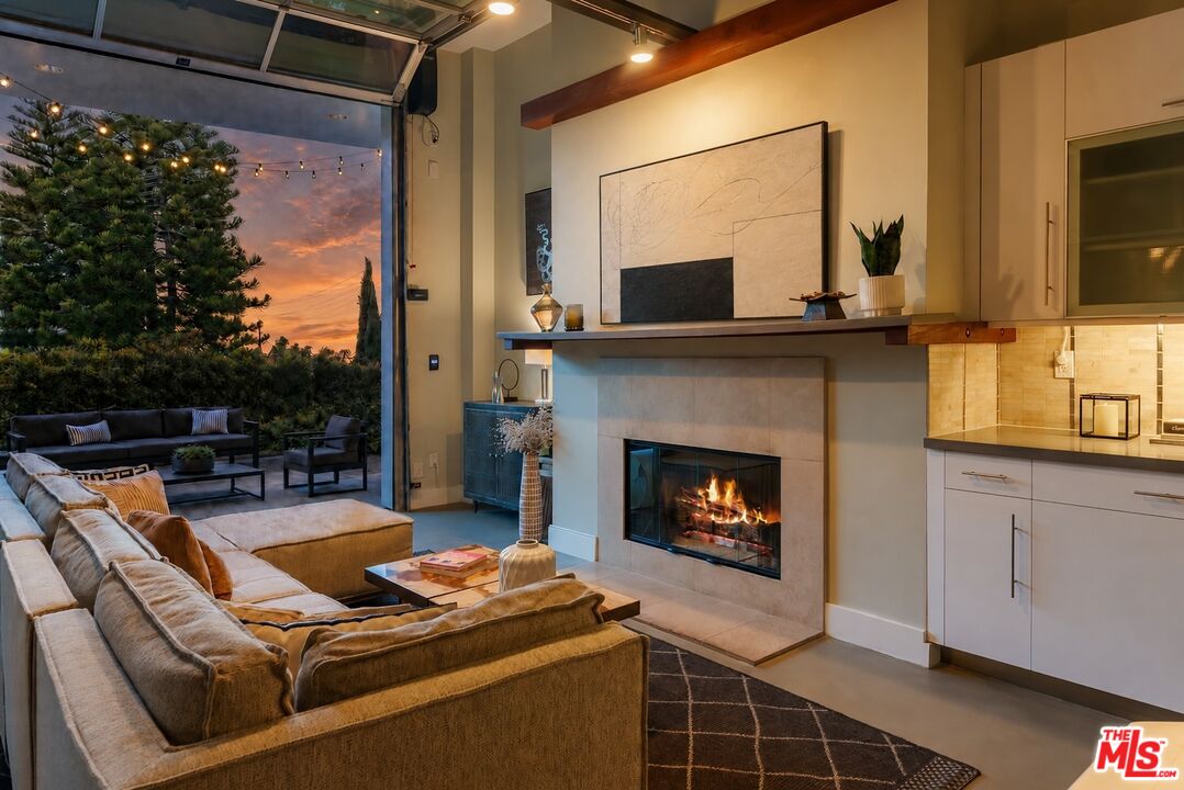 1152 N La Cienega Blvd Unit: 201