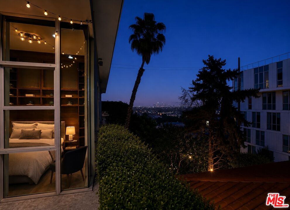 1152 N La Cienega Blvd Unit: 201