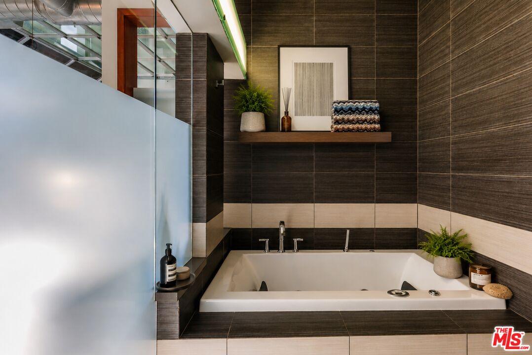 1152 N La Cienega Blvd Unit: 201