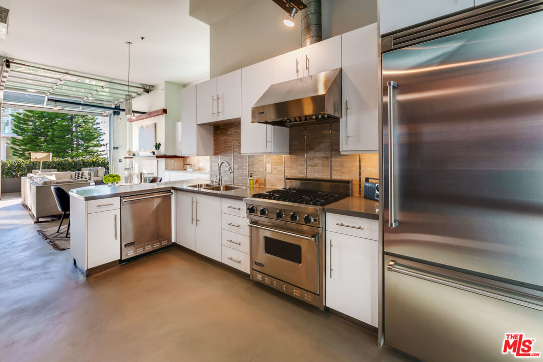 1152 N La Cienega Blvd Unit: 201